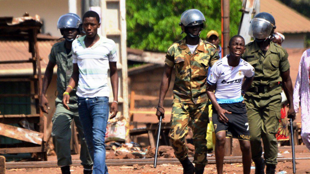 Guinée fautil supprimer les forces de défense et de sécurité?